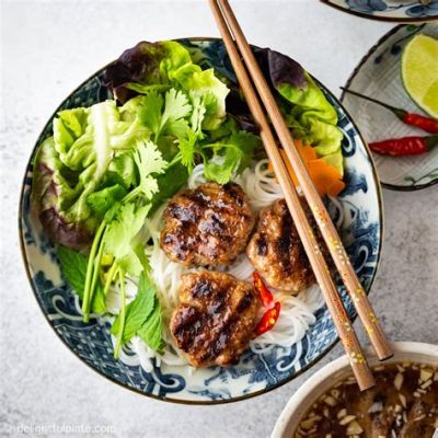  Bún Chả Hanoi: Indulge in a Symphony of Grilled Pork and Refreshing Vermicelli Noodles!