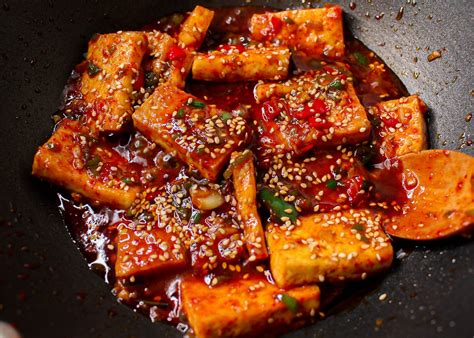  Spicy Braised Tofu Skin: A Dish Where Umami Meets Aromatic Delights!